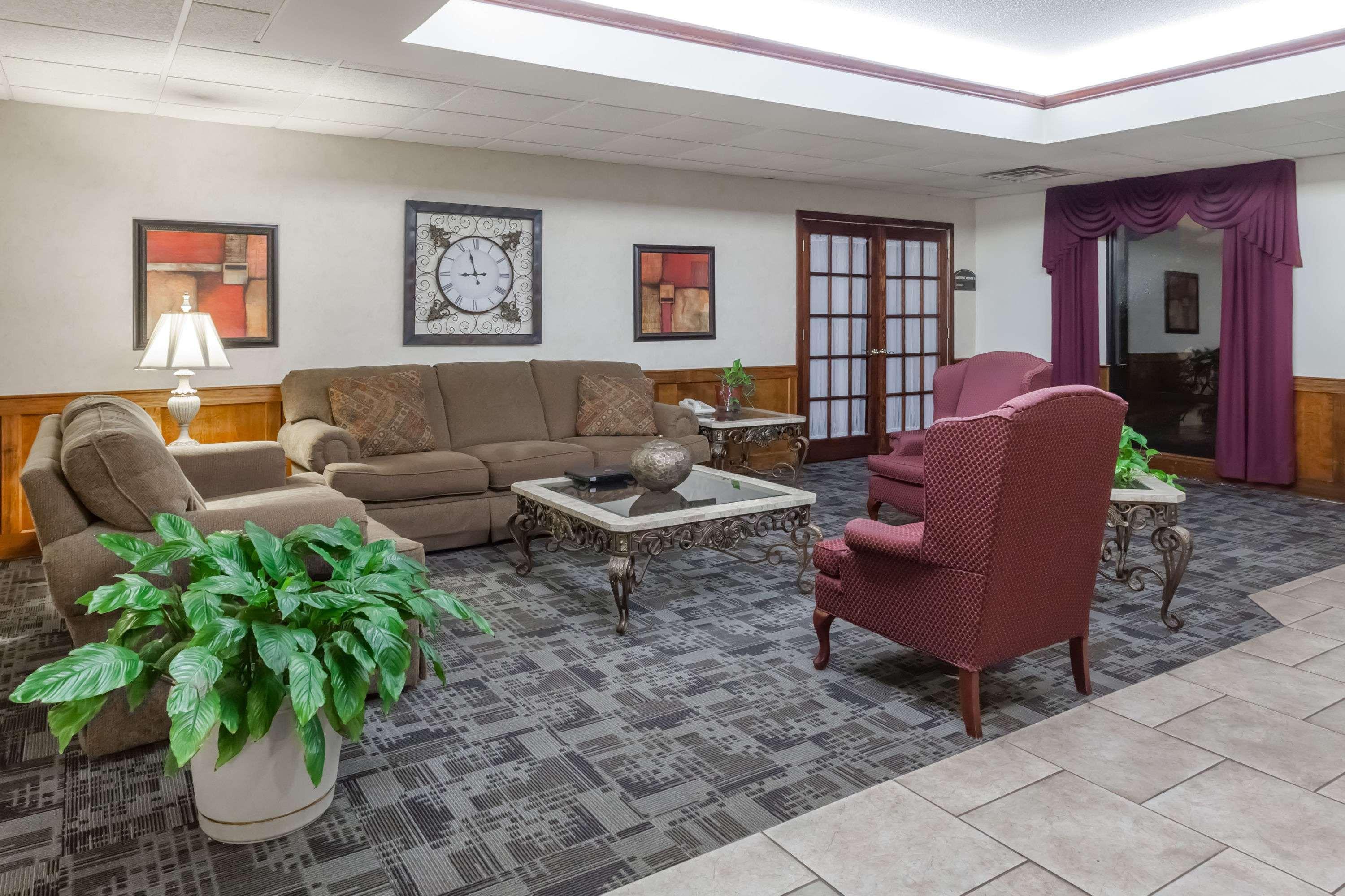 Baymont By Wyndham Madisonville Exterior photo