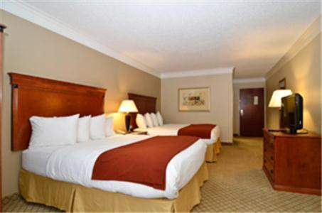 Baymont By Wyndham Madisonville Exterior photo
