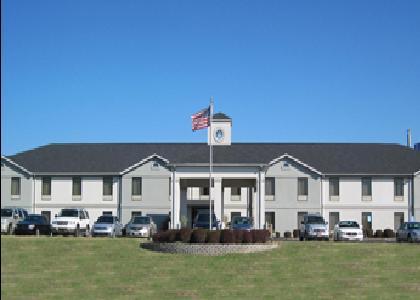 Baymont By Wyndham Madisonville Exterior photo