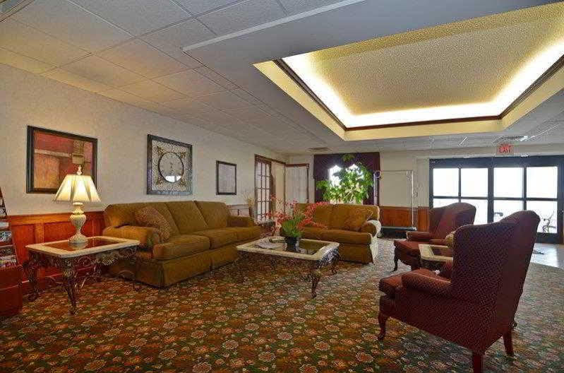 Baymont By Wyndham Madisonville Interior photo